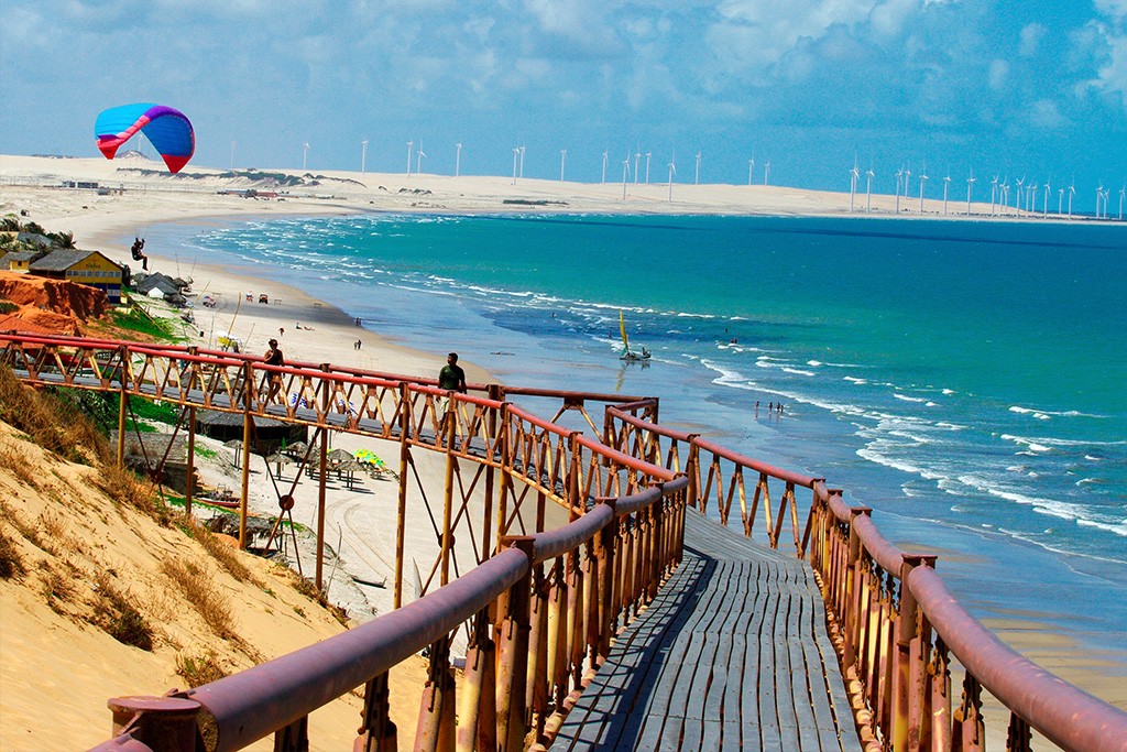 A Praia de Canoa Quebrada, no Ceará, é um dos destinos mais procurados pelos turistas.