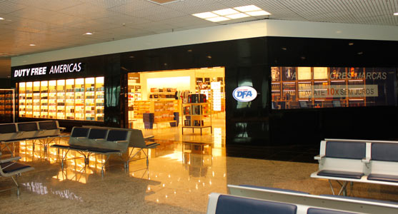 Entrada do free shop Duty Free Americas implantado neste mês na sala de embarque do Aeroporto Internacional de Manaus. (Foto: Divulgação/Infraero)