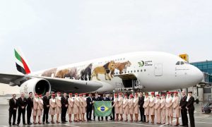 EK261, o primeiro vôo do Emirates A380 para a América do Sul, antes de sua partida para São Paulo.