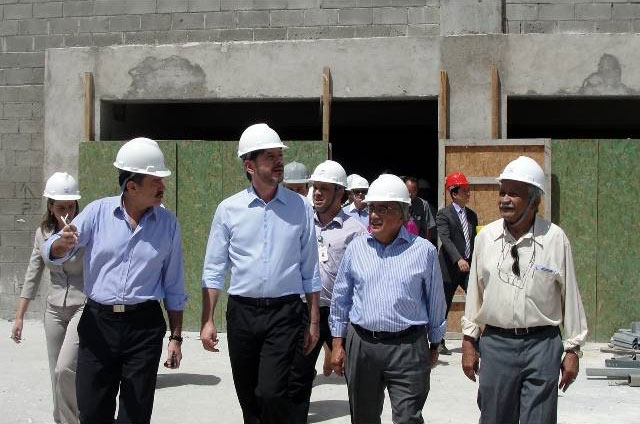 O ministro Gastão Vieira em visita ao novo Centro de Eventos do Ceará e as obras de ampliação do aeroporto de Aracati. (Foto: Divulgação)