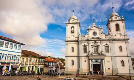 Tocha olímpica inicia visita às cidades históricas de Minas Gerais