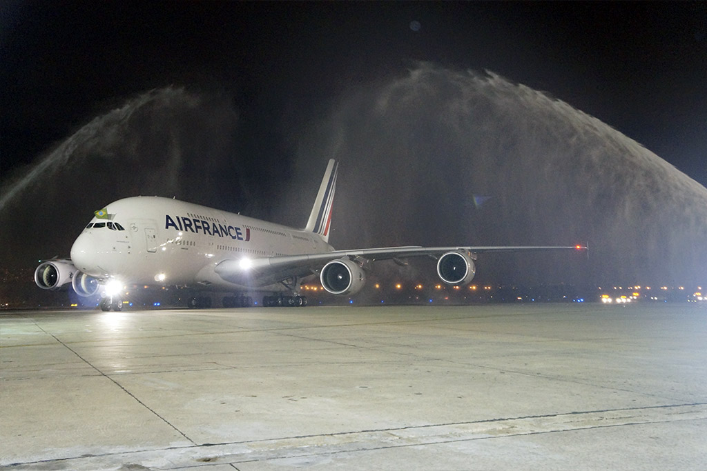 A380 – Galeão recebe primeira operação comercial da maior aeronave do mundo