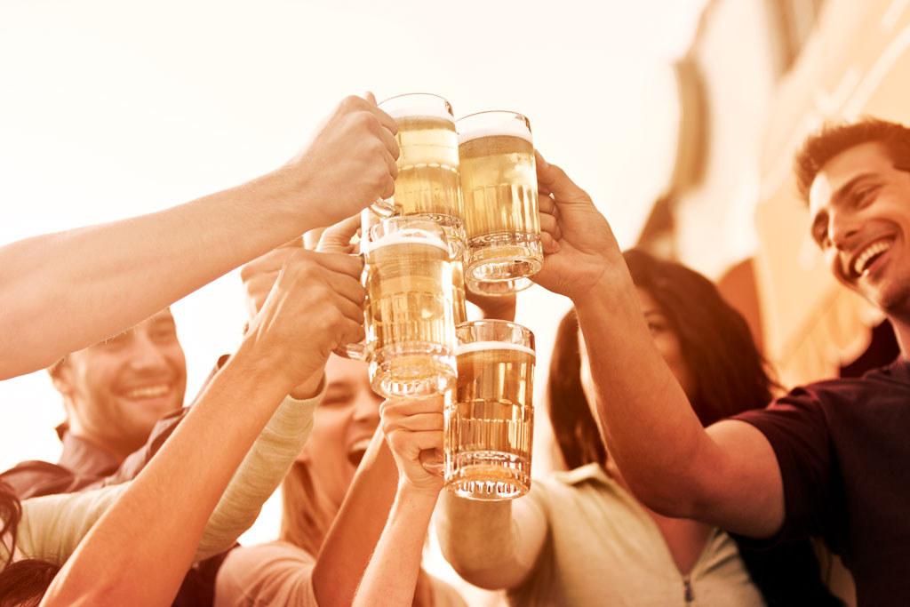 Azul servirá cerveja Eisenbahn gratuita em seus voos durante a Oktoberfest