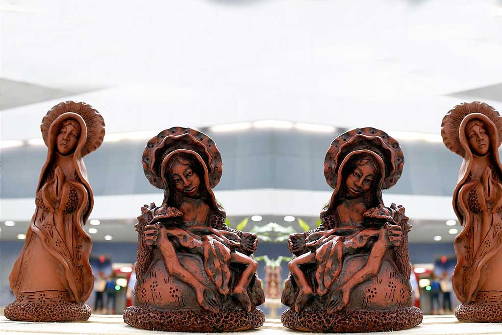 Exposição de Mestre Zuza de Tracunhaém é realizada no Aeroporto do Recife